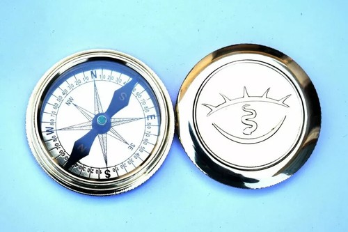 Flat brass compass shiny - brass,